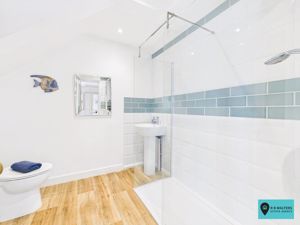 En Suite - click for photo gallery
